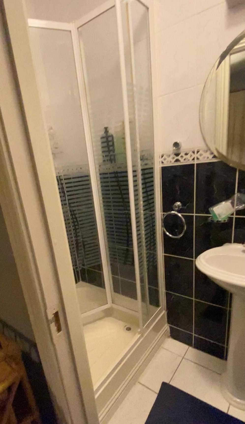 Dorm Room 5-6 People Shared Bathroom Outside Room Dublin Ngoại thất bức ảnh